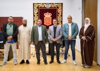 El Presidente del Parlamento de Navarra recibe a los representantes de la CIE